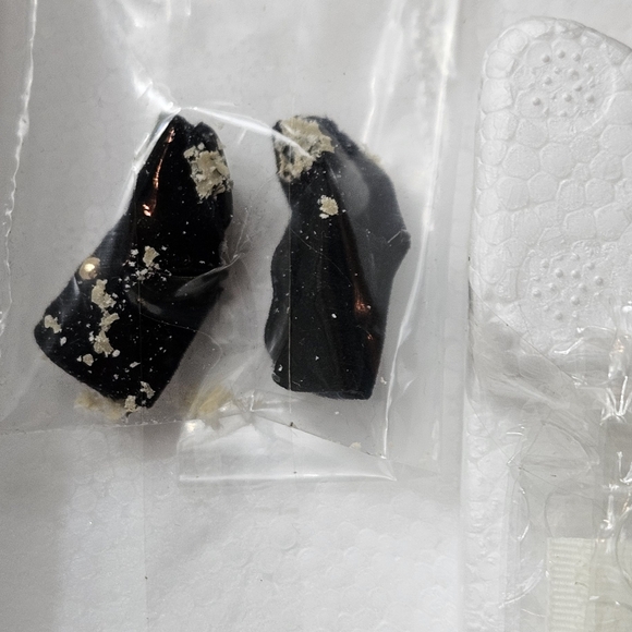 Holiday Collection Porcelain Holiday Caroler - Picture 8 of 8